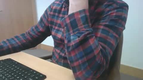 husssky online show from October 2025 11:42:02 AM