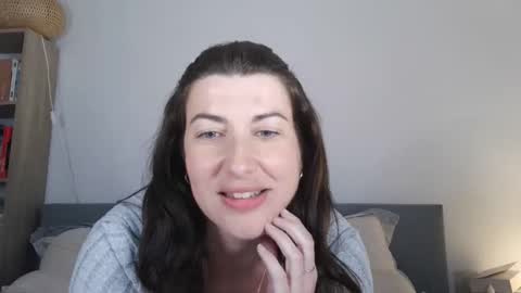 jolie_cam online show from April 2026 07:41:01 PM