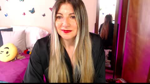 Jolie Mature online show from April 2026 09:01:02 PM