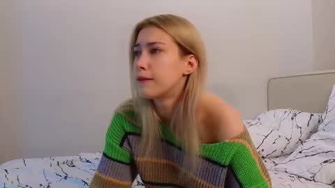 Snapshot of jolyndeb chatting on November 2025 12:15:02 PM Viola online show from November 2025 12:15:02 PM