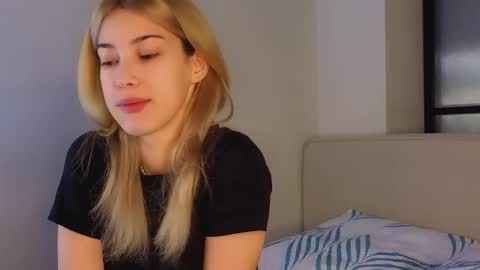 Snapshot of jolyndeb chatting on November 2025 11:21:02 AM Viola online show from November 2025 11:21:02 AM