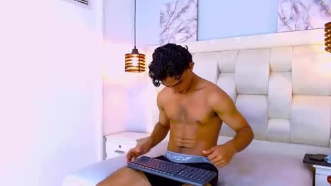 Snapshot of jon_happy chatting on April 2026 06:43:01 PM Jon online show from April 2026 06:43:01 PM