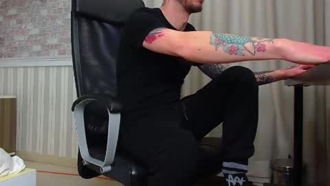 Snapshot of jonahshaw chatting on December 2025 05:44:02 AM JonahShaw online show from December 2025 05:44:02 AM