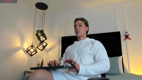 Jonathan Danielss  online show from December 2024 11:40:02 AM