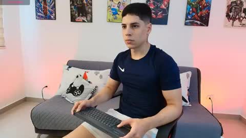 Instagram jonathanfit14 online show from April 2026 09:21:02 PM