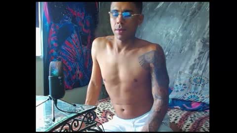 Snapshot of jonesjoness15 chatting on October 2025 07:03:01 PM jonesjoness15 online show from October 2025 07:03:01 PM