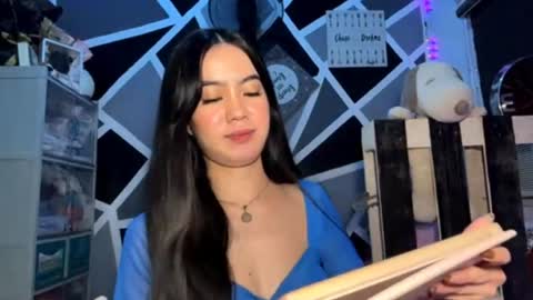 Snapshot of josephinewilbert chatting on May 2026 02:35:02 PM Violet online show from May 2026 02:35:02 PM