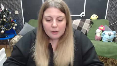 josiesun771 online show from December 2024 04:40:02 PM