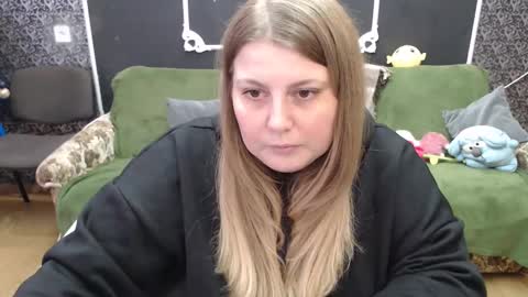 josiesun771 online show from February 2025 10:39:02 AM