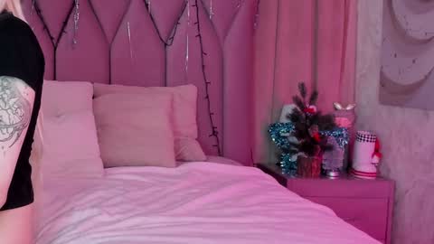 Joy Barker online show from January 2025 01:43:01 PM