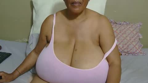 Snapshot of joycemando chatting on April 2026 05:47:01 PM DairyQueen online show from April 2026 05:47:01 PM