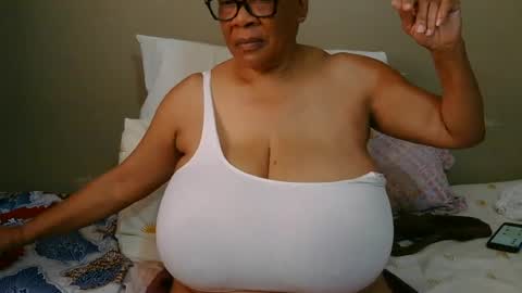 Snapshot of joycemando chatting on July 2026 09:15:01 AM DairyQueen online show from July 2026 09:15:01 AM