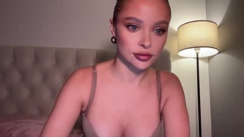 Jennie and Sophia online show from January 2025 06:03:02 PM