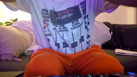 Snapshot of ju537705 chatting on October 2025 05:04:01 AM ju537705 online show from October 2025 05:04:01 AM