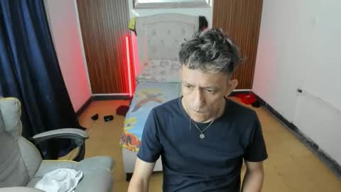 Snapshot of juan_and_luke chatting on April 2026 11:53:01 AM juan_and_luke online show from April 2026 11:53:01 AM