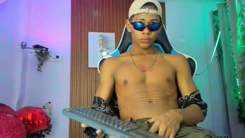 juan_contreras7 online show from September 2025 11:34:02 AM