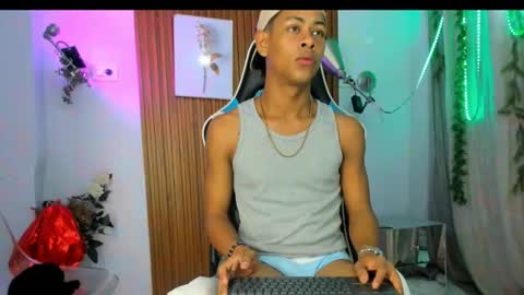 juan_contreras7 online show from October 2025 11:20:02 AM