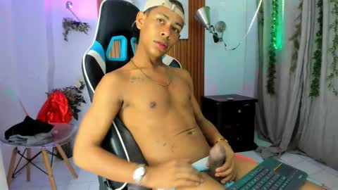 juan_contreras7 online show from October 2025 11:31:02 AM