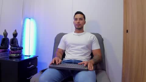 Snapshot of juan_muscle chatting on July 2026 02:53:01 AM juan_muscle online show from July 2026 02:53:01 AM