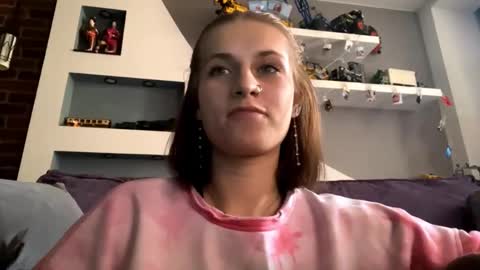 Lola online show from October 2025 07:41:01 AM