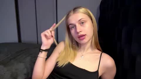 Snapshot of juanastrefeler chatting on March 2026 11:05:01 AM Lola online show from March 2026 11:05:01 AM