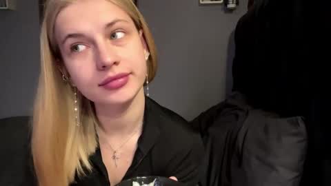 Snapshot of juanastrefeler chatting on April 2026 06:00:02 AM Lola online show from April 2026 06:00:02 AM