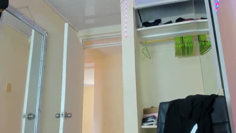 Juan Esteban online show from September 2025 04:50:02 PM