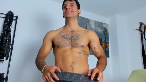 Juan Esteban online show from October 2025 05:17:02 AM