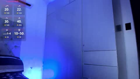 independent model online show from October 2025 05:04:01 PM