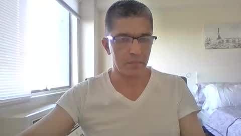 Snapshot of juanearth1 chatting on June 2026 10:43:01 PM juanearth1 online show from June 2026 10:43:01 PM