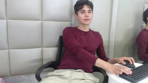 Snapshot of juangomm chatting on December 2025 03:57:01 AM JuanGomm online show from December 2025 03:57:01 AM