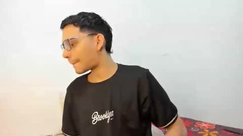 juansuarez204 online show from September 2025 10:44:01 PM