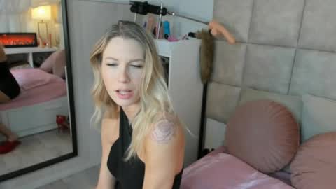 Snapshot of juicy_pussie chatting on April 2026 07:40:01 AM Tatjana online show from April 2026 07:40:01 AM