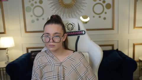 Snapshot of juicy_secrets_054 chatting on March 2026 08:08:02 AM Elza online show from March 2026 08:08:02 AM