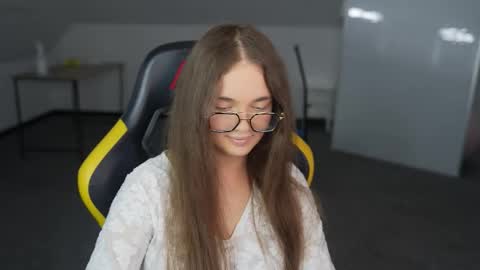 Snapshot of juicy_secrets_054 chatting on March 2026 11:21:02 AM Elza online show from March 2026 11:21:02 AM