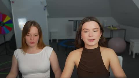 Snapshot of juicy_secrets_054 chatting on April 2026 02:52:02 PM Elza online show from April 2026 02:52:02 PM