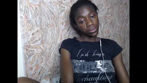 Snapshot of juicyberryx chatting on February 2025 02:37:01 PM queen online show from February 2025 02:37:01 PM