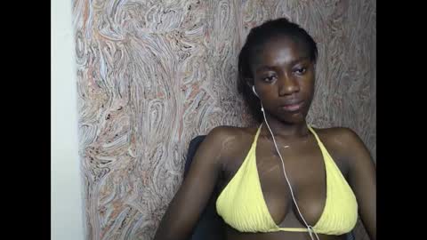 Snapshot of juicyberryx chatting on February 2025 05:08:01 PM queen online show from February 2025 05:08:01 PM