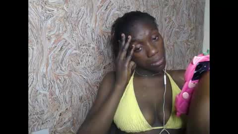 Snapshot of juicyberryx chatting on February 2025 10:18:01 PM queen online show from February 2025 10:18:01 PM
