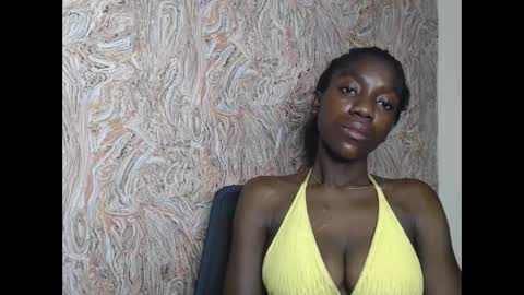 Snapshot of juicyberryx chatting on February 2025 02:14:01 AM queen online show from February 2025 02:14:01 AM