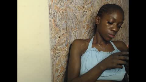 Snapshot of juicyberryx chatting on February 2025 05:39:02 PM queen online show from February 2025 05:39:02 PM