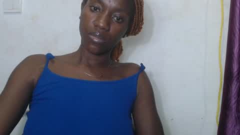 Snapshot of juicyberryx chatting on May 2026 09:57:01 PM queen online show from May 2026 09:57:01 PM