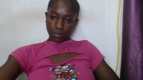 Snapshot of juicyberryx chatting on June 2026 03:31:02 PM queen online show from June 2026 03:31:02 PM