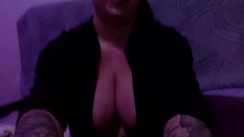 Snapshot of juicyfruitsxx chatting on December 2025 11:37:01 AM Tacye Ann online show from December 2025 11:37:01 AM