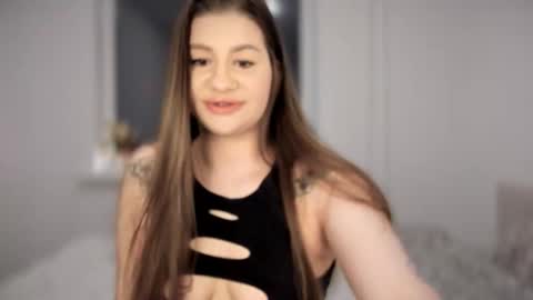 Snapshot of juicyhelenx chatting on December 2025 03:39:01 PM Elena online show from December 2025 03:39:01 PM