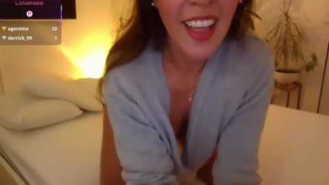 Snapshot of jujubaeu chatting on March 2026 09:51:02 PM Juju online show from March 2026 09:51:02 PM