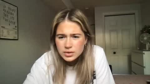 julessummers online show from December 2025 07:41:02 PM