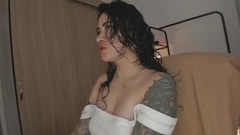 Snapshot of juli_hairy chatting on April 2026 03:15:02 PM Juli Modelo Independiente online show from April 2026 03:15:02 PM