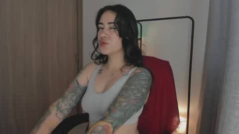 Snapshot of juli_hairy chatting on May 2026 06:27:02 PM Juli Modelo Independiente online show from May 2026 06:27:02 PM
