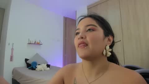 juli_santos_22 online show from December 2024 07:27:02 PM